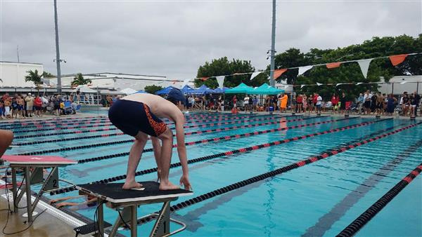 Persom swim 
